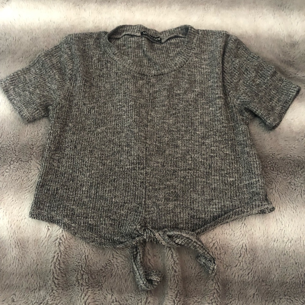Gray crop top with a knot